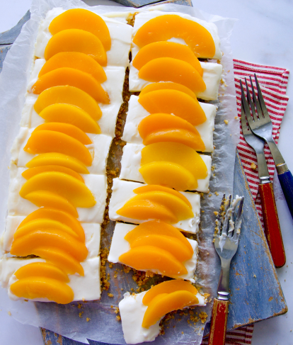 Peach and cream cheesecake bar